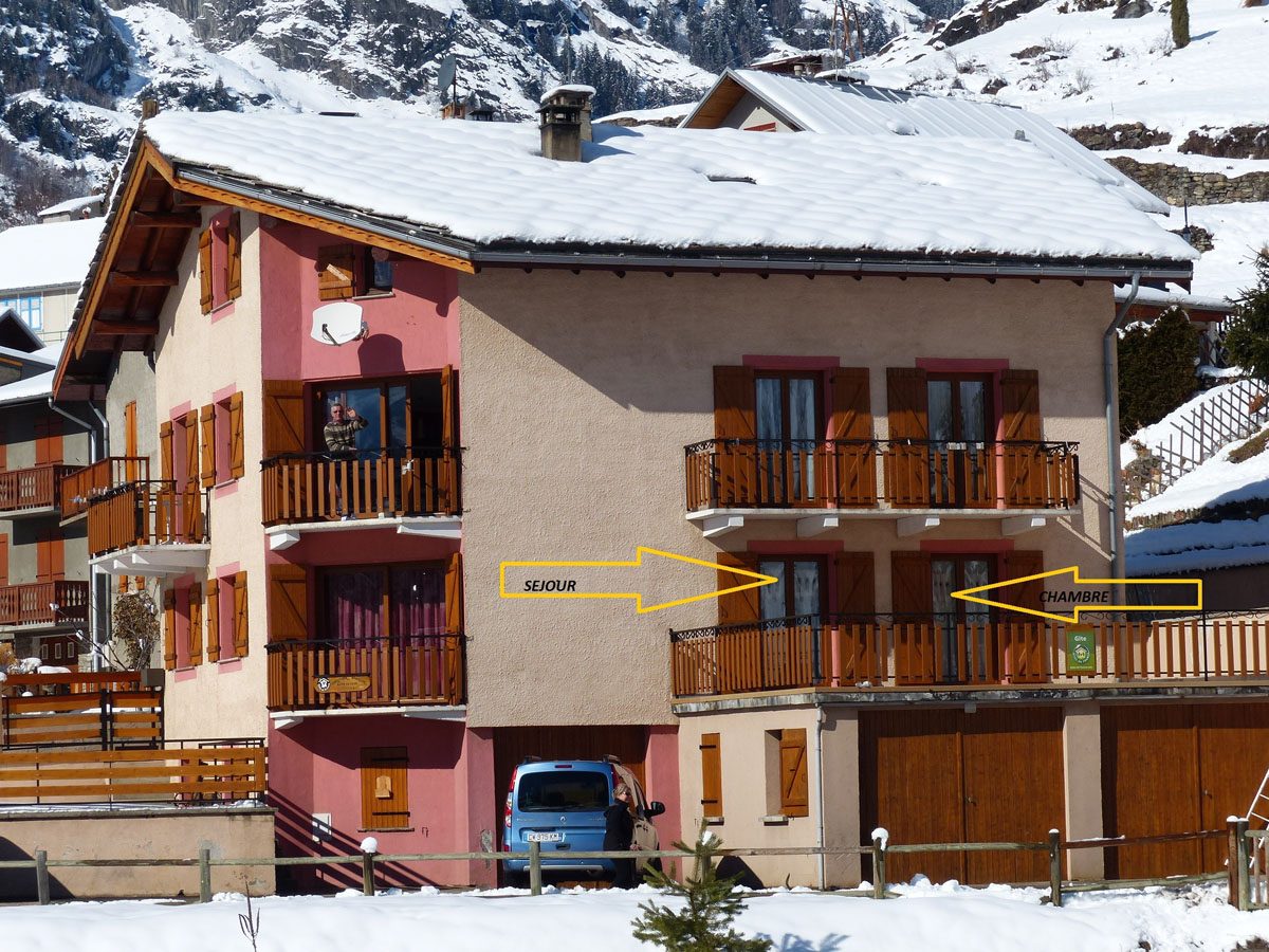 Gîte La Grande Casse — la grande terrasse au soleil