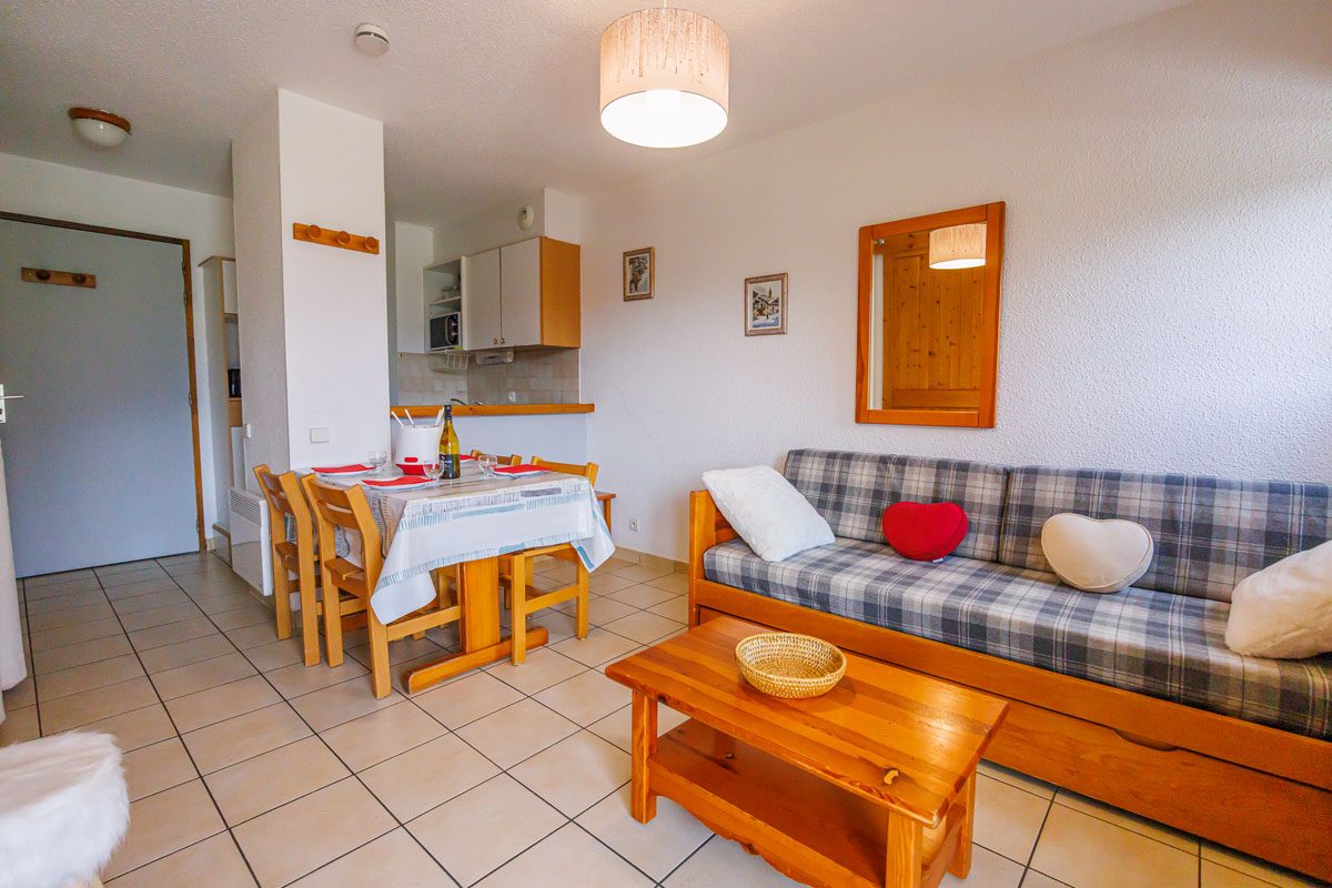 Appartement Le Petit Mont Cenis — cuisine et séjour