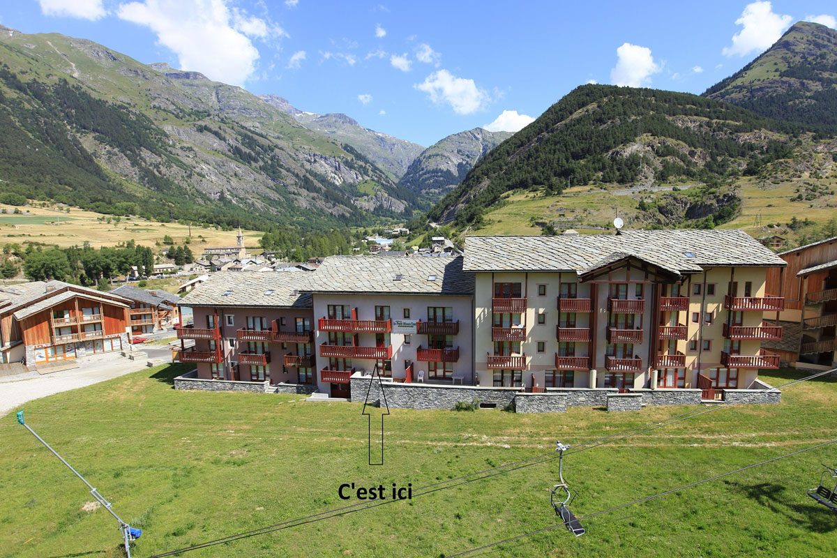 La terrasse plein sud de la résidence Le Petit Mont Cenis